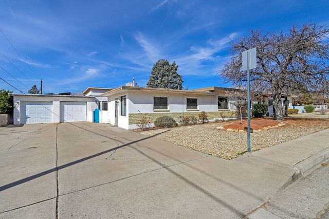 933 Avenida Estrellita NE, Albuquerque, NM 87110