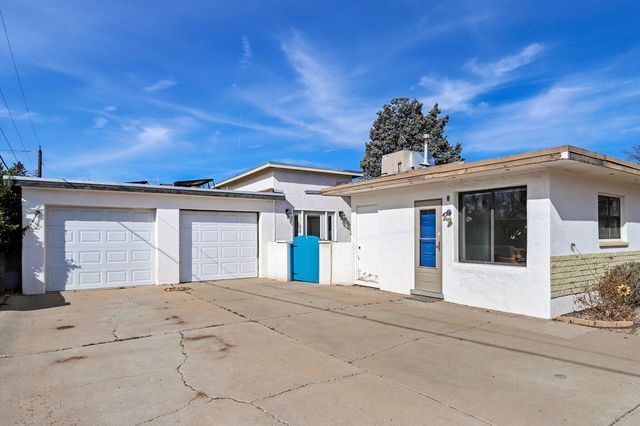 933 Avenida Estrellita NE, Albuquerque, NM 87110