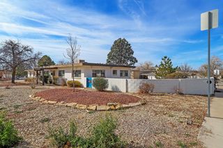 933 Avenida Estrellita NE, Albuquerque, NM 87110
