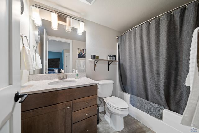 212 E BENGAL DR, Rapid City, SD 57701