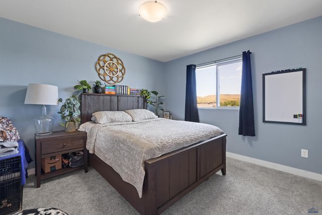 212 E BENGAL DR, Rapid City, SD 57701