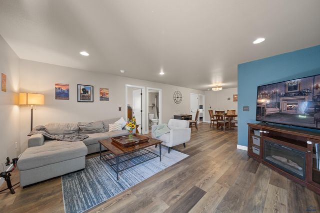 212 E BENGAL DR, Rapid City, SD 57701