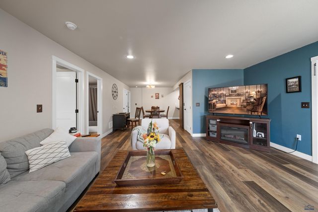 212 E BENGAL DR, Rapid City, SD 57701