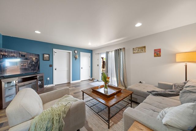 212 E BENGAL DR, Rapid City, SD 57701