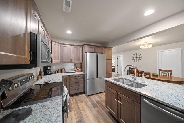 212 E BENGAL DR, Rapid City, SD 57701