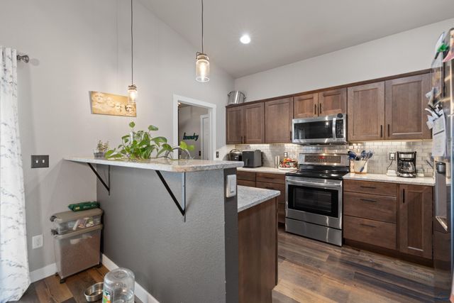212 E BENGAL DR, Rapid City, SD 57701