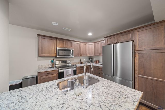212 E BENGAL DR, Rapid City, SD 57701