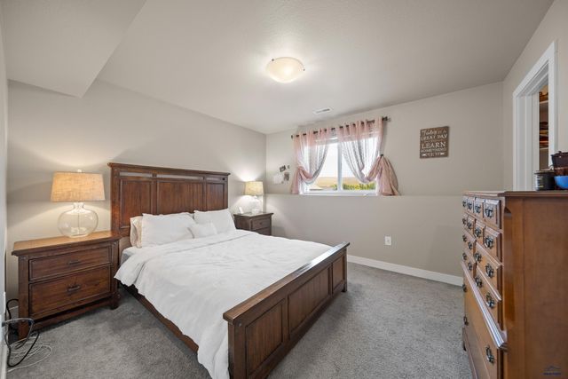 212 E BENGAL DR, Rapid City, SD 57701