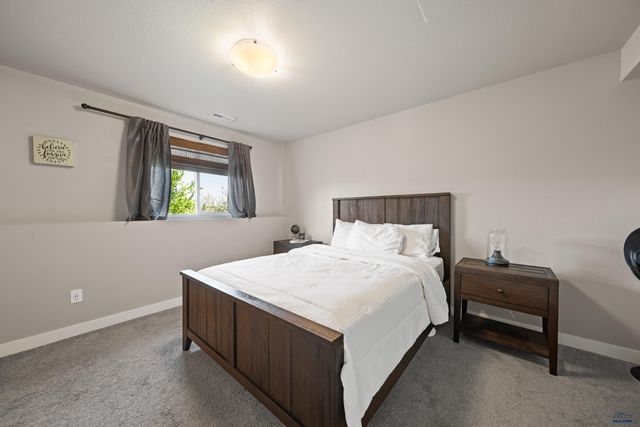 212 E BENGAL DR, Rapid City, SD 57701