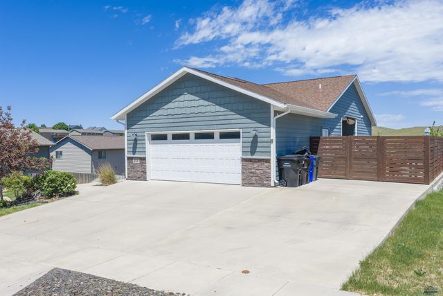 212 E BENGAL DR, Rapid City, SD 57701
