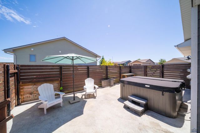 212 E BENGAL DR, Rapid City, SD 57701