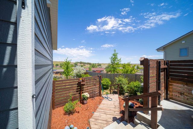212 E BENGAL DR, Rapid City, SD 57701