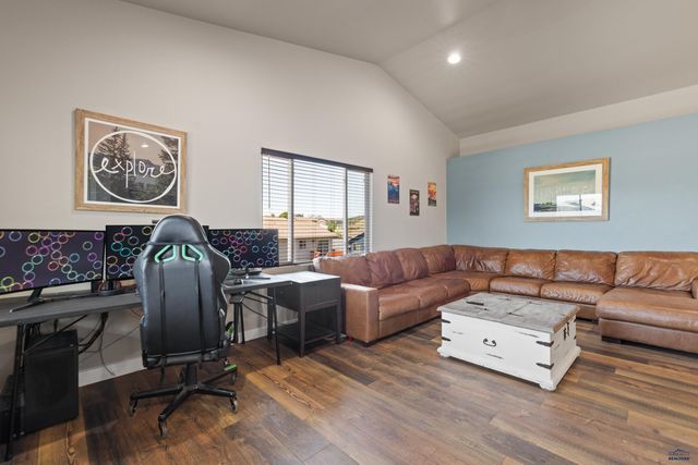 212 E BENGAL DR, Rapid City, SD 57701