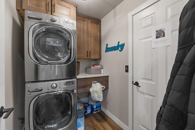 212 E BENGAL DR, Rapid City, SD 57701