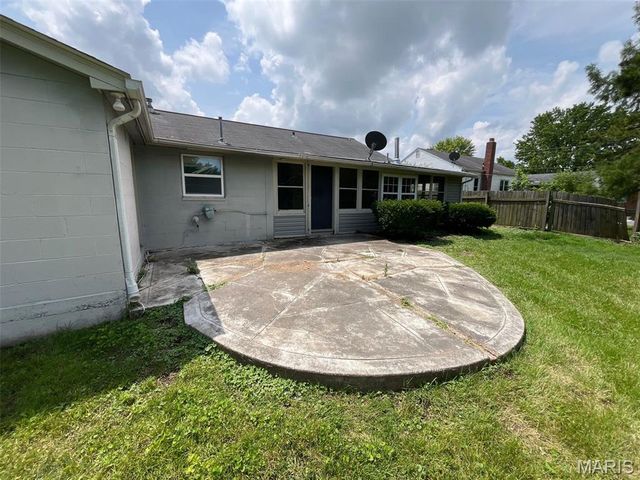 205 E Northview Avenue, Wentzville, MO 63385
