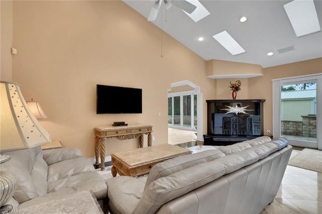6020 Green BLVD, Naples, FL 34116