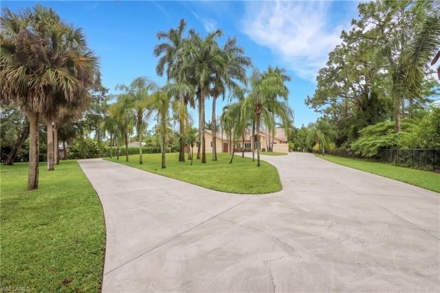 6020 Green BLVD, Naples, FL 34116