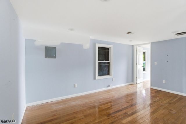 13 Cottage St, Bayonne City, NJ 07002