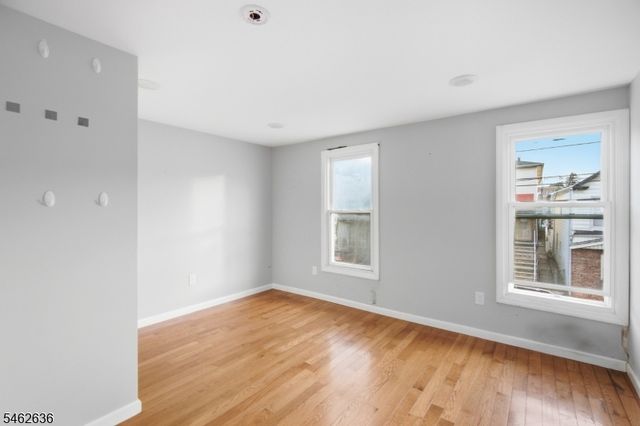 13 Cottage St, Bayonne City, NJ 07002
