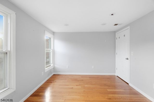 13 Cottage St, Bayonne City, NJ 07002