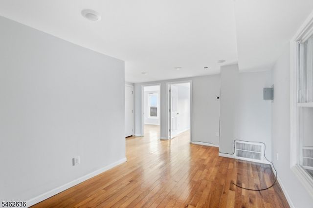 13 Cottage St, Bayonne City, NJ 07002