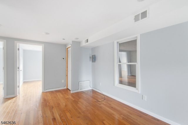 13 Cottage St, Bayonne City, NJ 07002