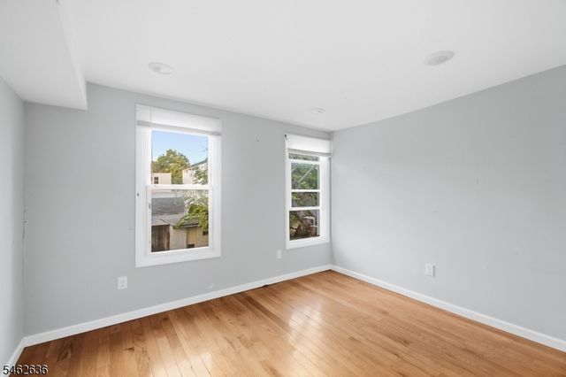 13 Cottage St, Bayonne City, NJ 07002