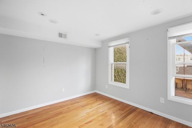 13 Cottage St, Bayonne City, NJ 07002