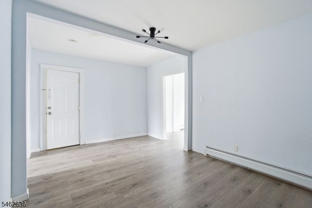 13 Cottage St, Bayonne City, NJ 07002