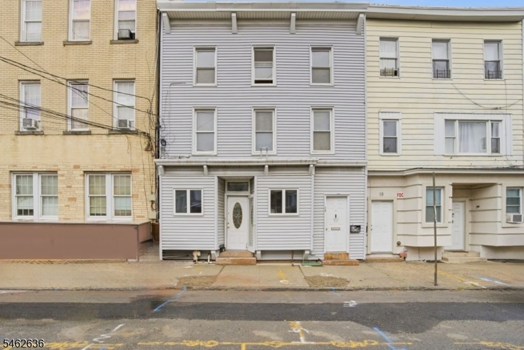 13 Cottage St, Bayonne City, NJ 07002