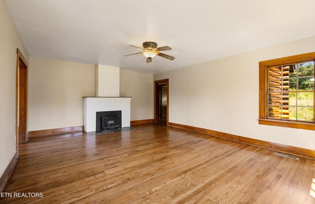 2356 Old Harriman Hwy, Harriman, TN 37748