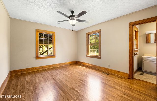 2356 Old Harriman Hwy, Harriman, TN 37748