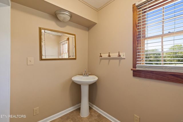 2356 Old Harriman Hwy, Harriman, TN 37748