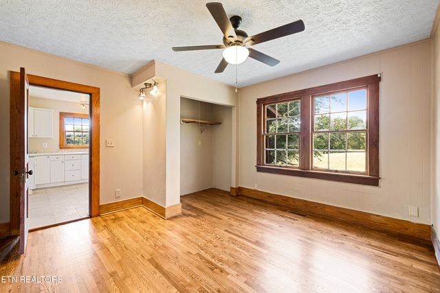 2356 Old Harriman Hwy, Harriman, TN 37748