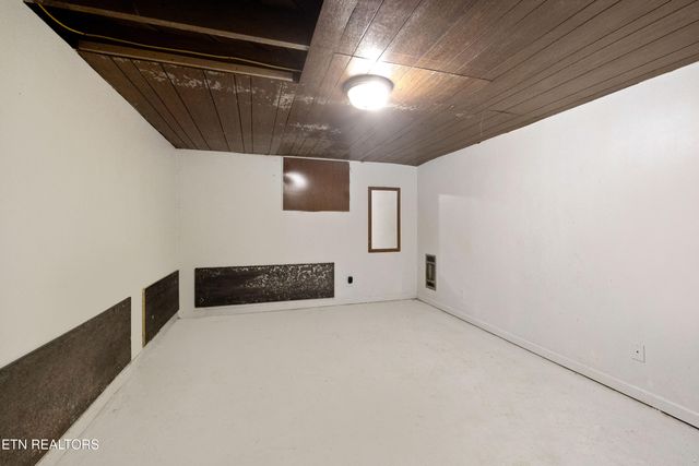 2356 Old Harriman Hwy, Harriman, TN 37748