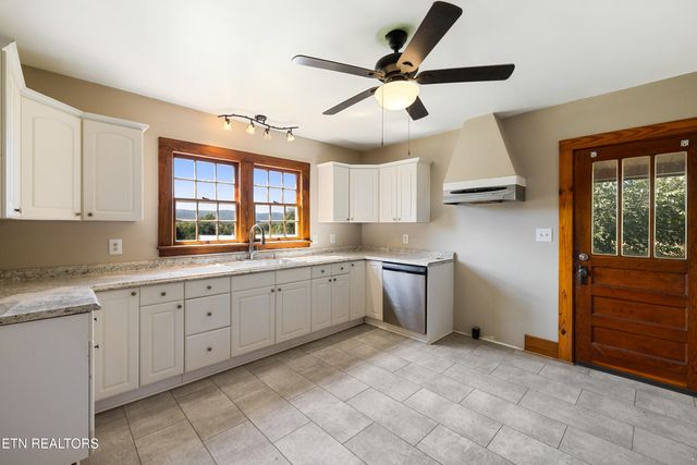 2356 Old Harriman Hwy, Harriman, TN 37748