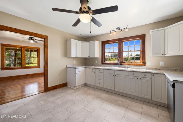 2356 Old Harriman Hwy, Harriman, TN 37748