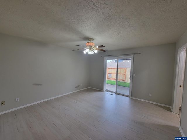 5923 Rhinestone Ct SE, Salem, OR 97306