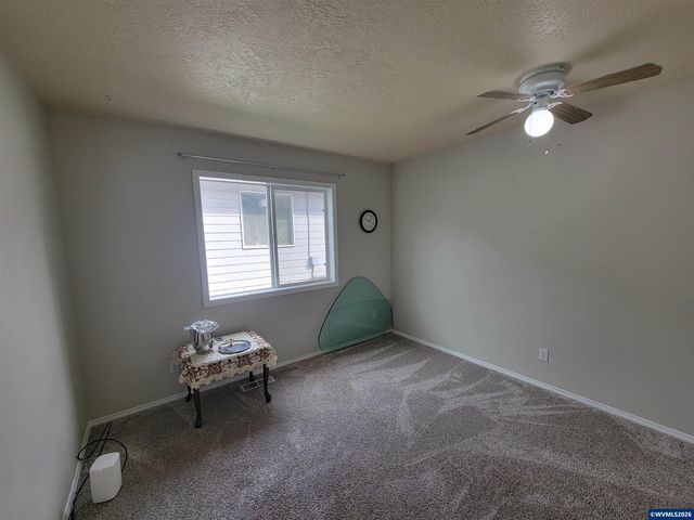 5923 Rhinestone Ct SE, Salem, OR 97306