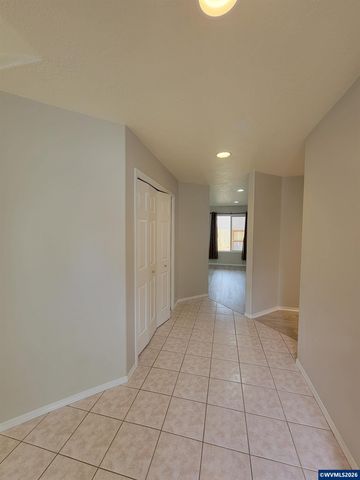 5923 Rhinestone Ct SE, Salem, OR 97306