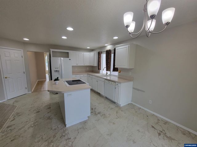 5923 Rhinestone Ct SE, Salem, OR 97306