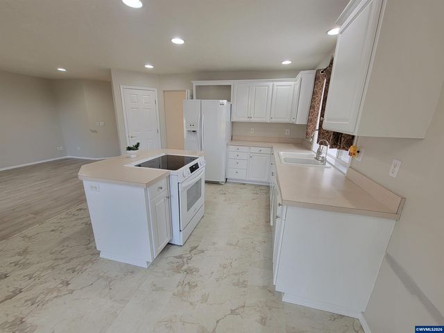 5923 Rhinestone Ct SE, Salem, OR 97306