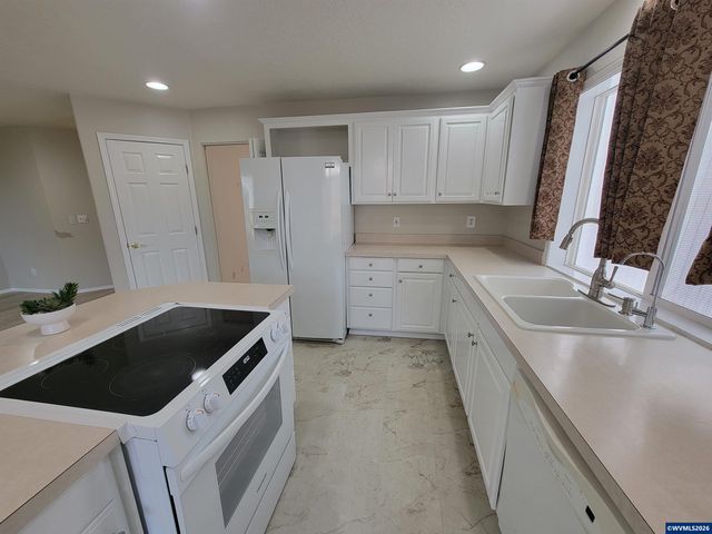 5923 Rhinestone Ct SE, Salem, OR 97306