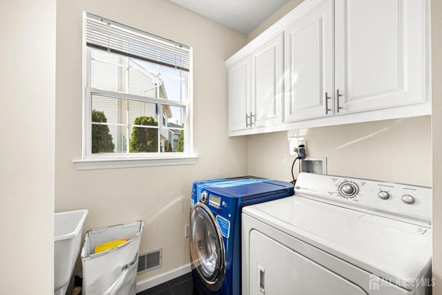 16 Edinburg Circle, Old Bridge, NJ 07747