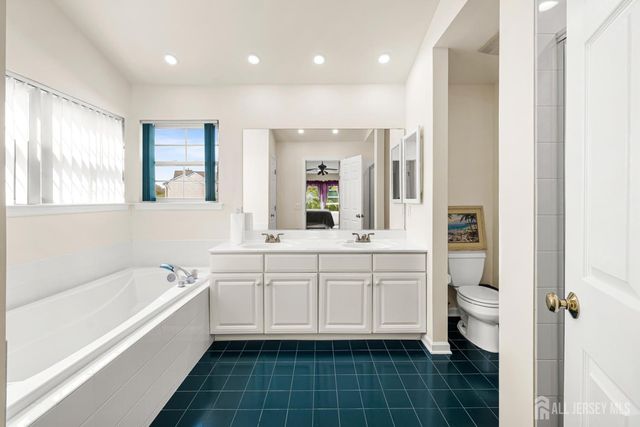 16 Edinburg Circle, Old Bridge, NJ 07747