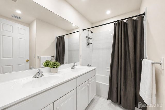 16 Edinburg Circle, Old Bridge, NJ 07747