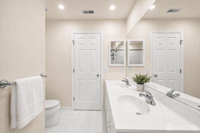 16 Edinburg Circle, Old Bridge, NJ 07747