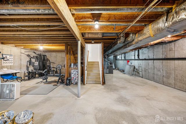 16 Edinburg Circle, Old Bridge, NJ 07747