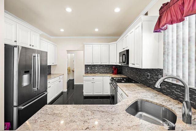 16 Edinburg Circle, Old Bridge, NJ 07747