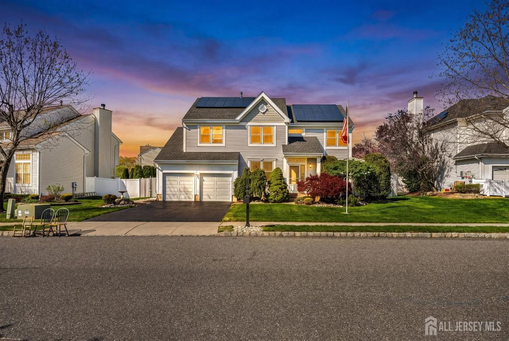 16 Edinburg Circle, Old Bridge, NJ 07747